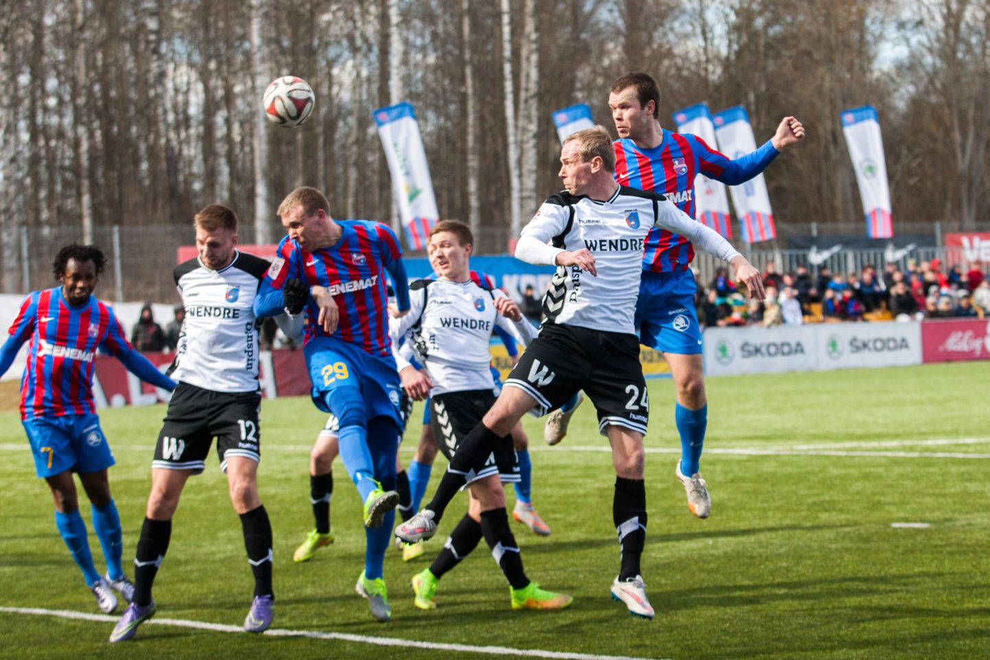 Pärnu linnameeskond võõrustab Eesti jalgpalli meistriliiga 14. vooru mängus kodusel Raeküla staadionil Paide linnameeskonda.