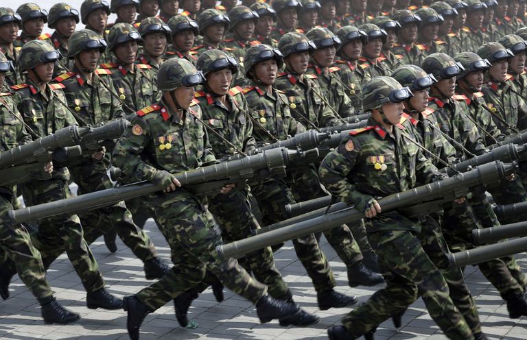 Põhja-Korea sõdurid paraadil