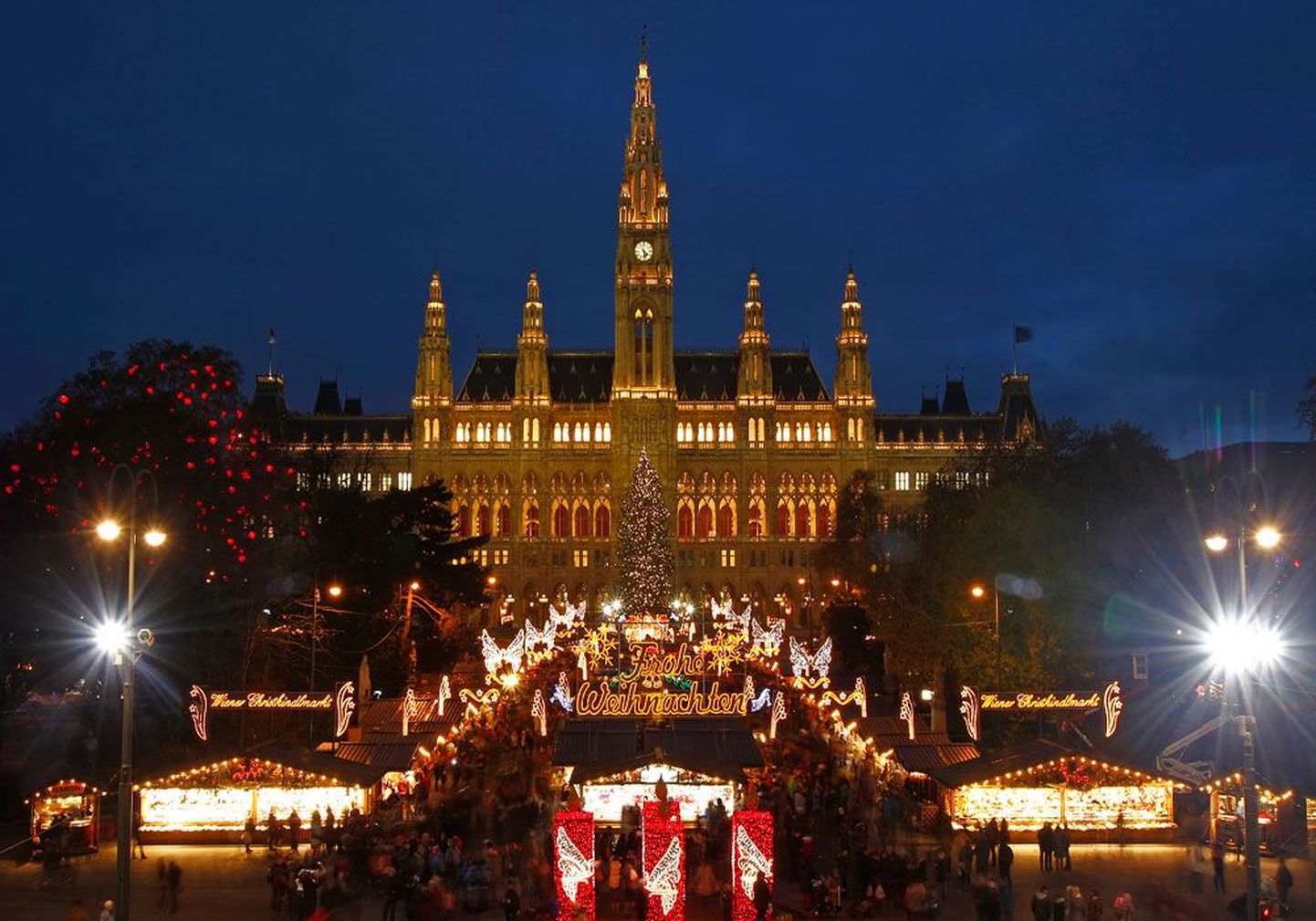 Венский рождественский базар, традиция его проведения родилась семь столетий назад.