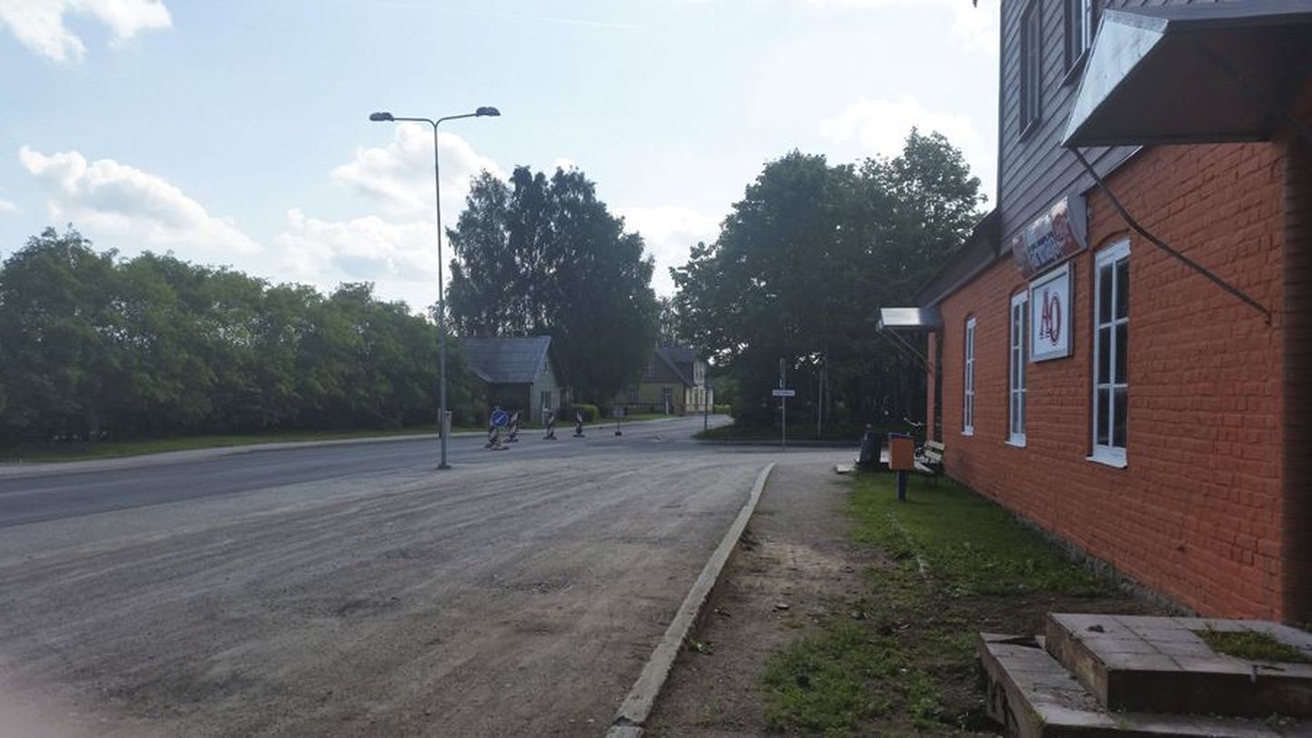 Täna hakatakse Karksi-Nuias Tartu ja Veetorni tänava ristis trassi parandama, mistõttu suletakse seal liiklus.