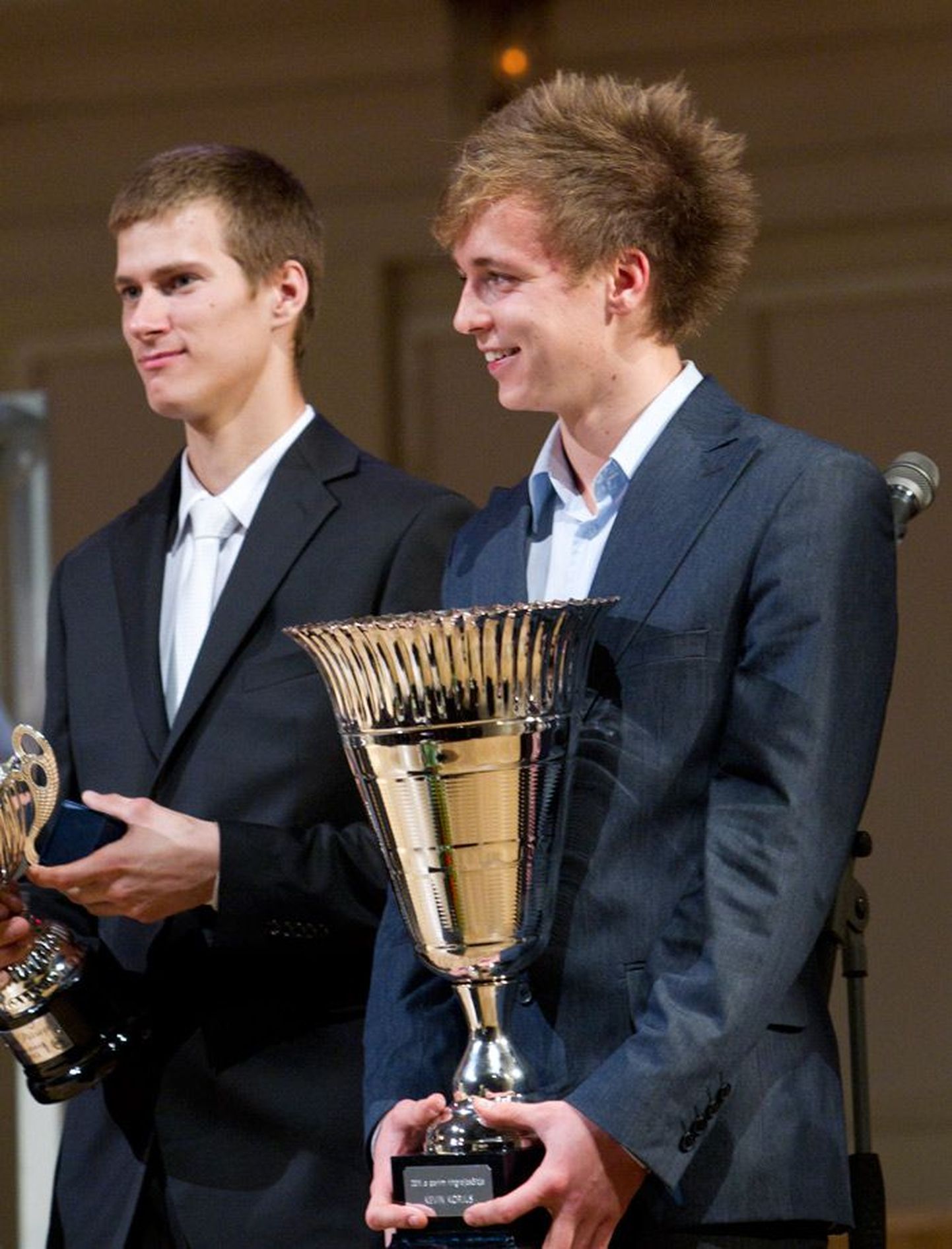 Kevin Korjus loodab tulevikus käes hoida veelgi uhkemaid karikaid kui Eesti mulluse parima mootorisportlase auhind.