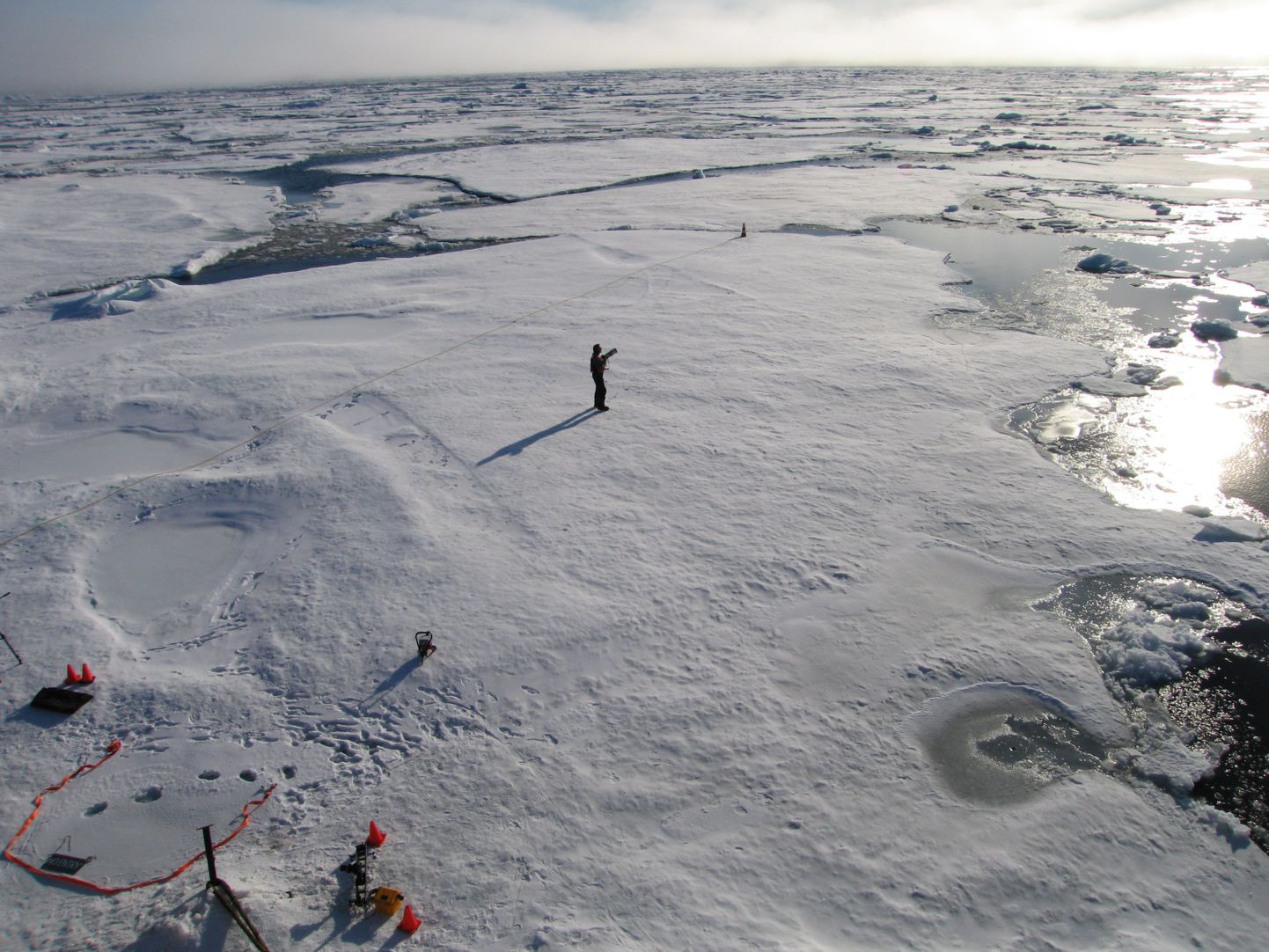 Teadlased Põhja-Jäämere jääl.