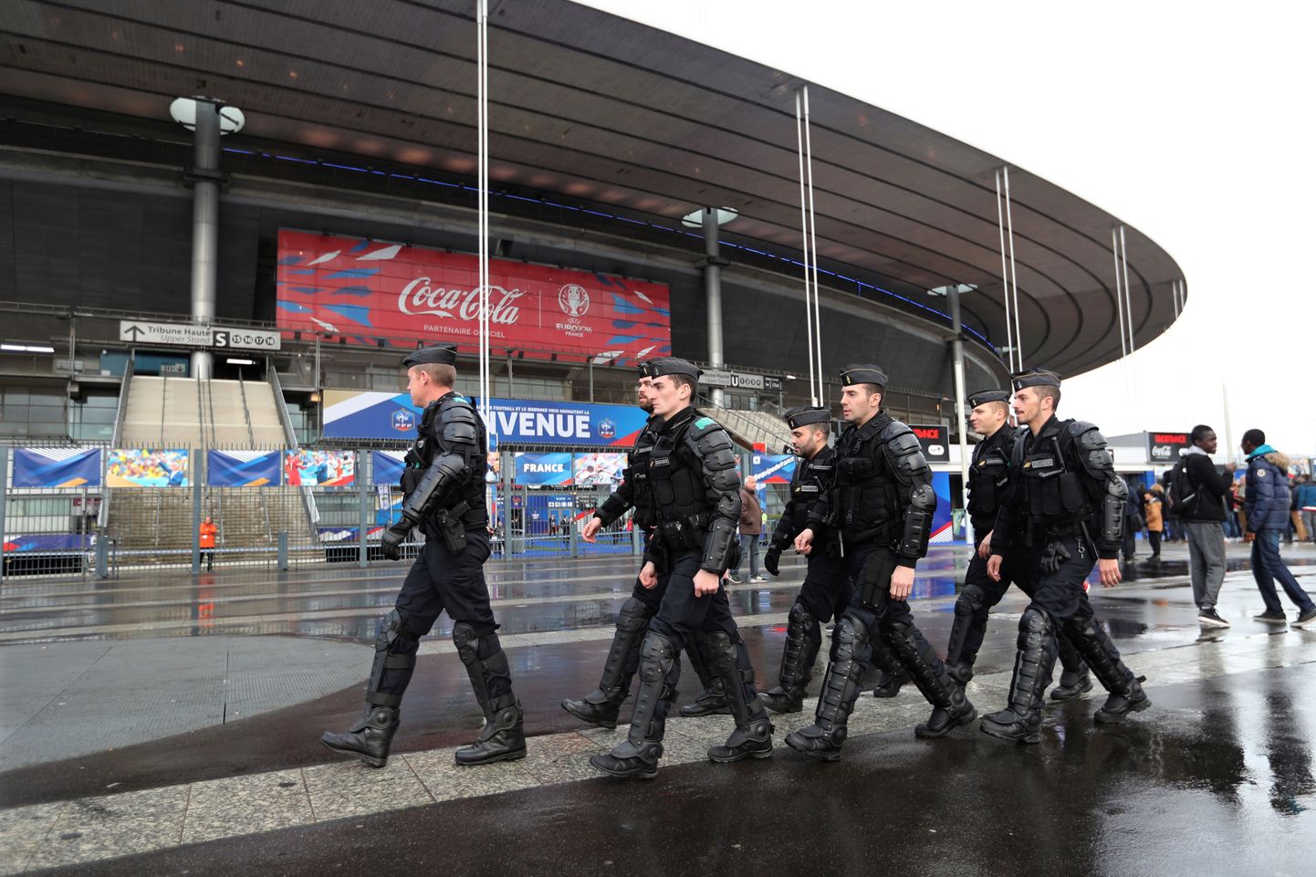 Prantsuse sandarmid patrullivad rahvusstaadioni Stade de France'i juures, kus 10. juulil toimub jalgpalli EM-finaal.