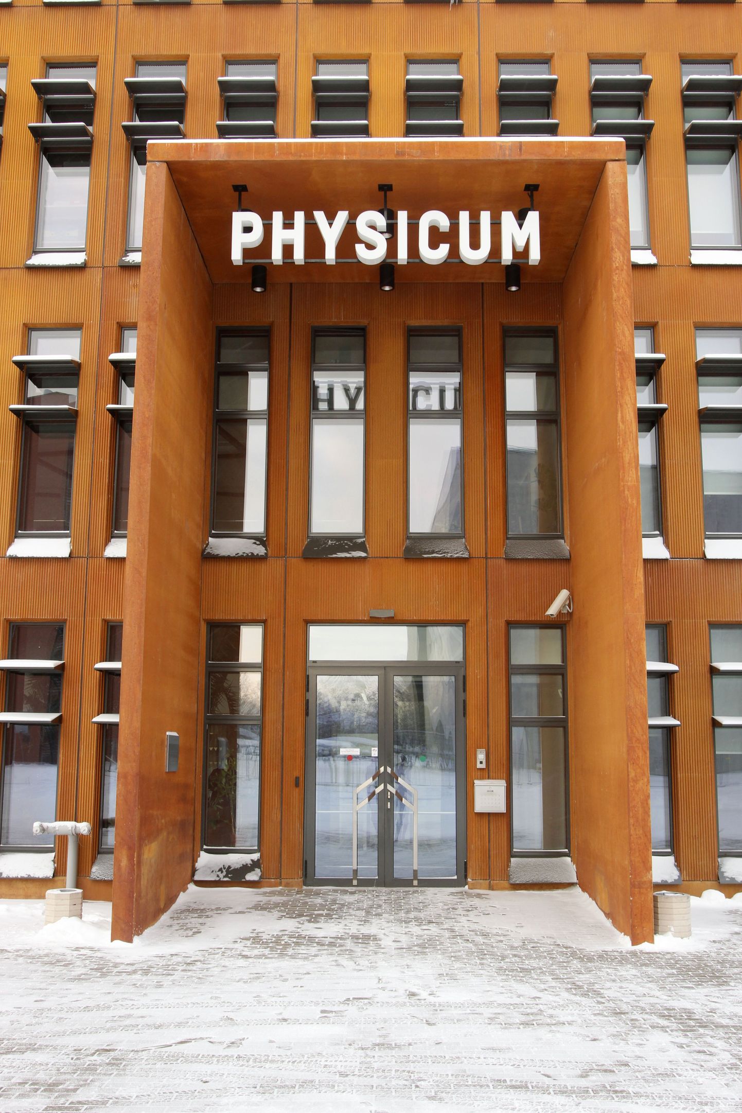 Füüsikaolümpiaadi teoreetiliste ja eksperimentaalsete ülesannete lahendamine toimub Tartu ülikooli Physicumis.