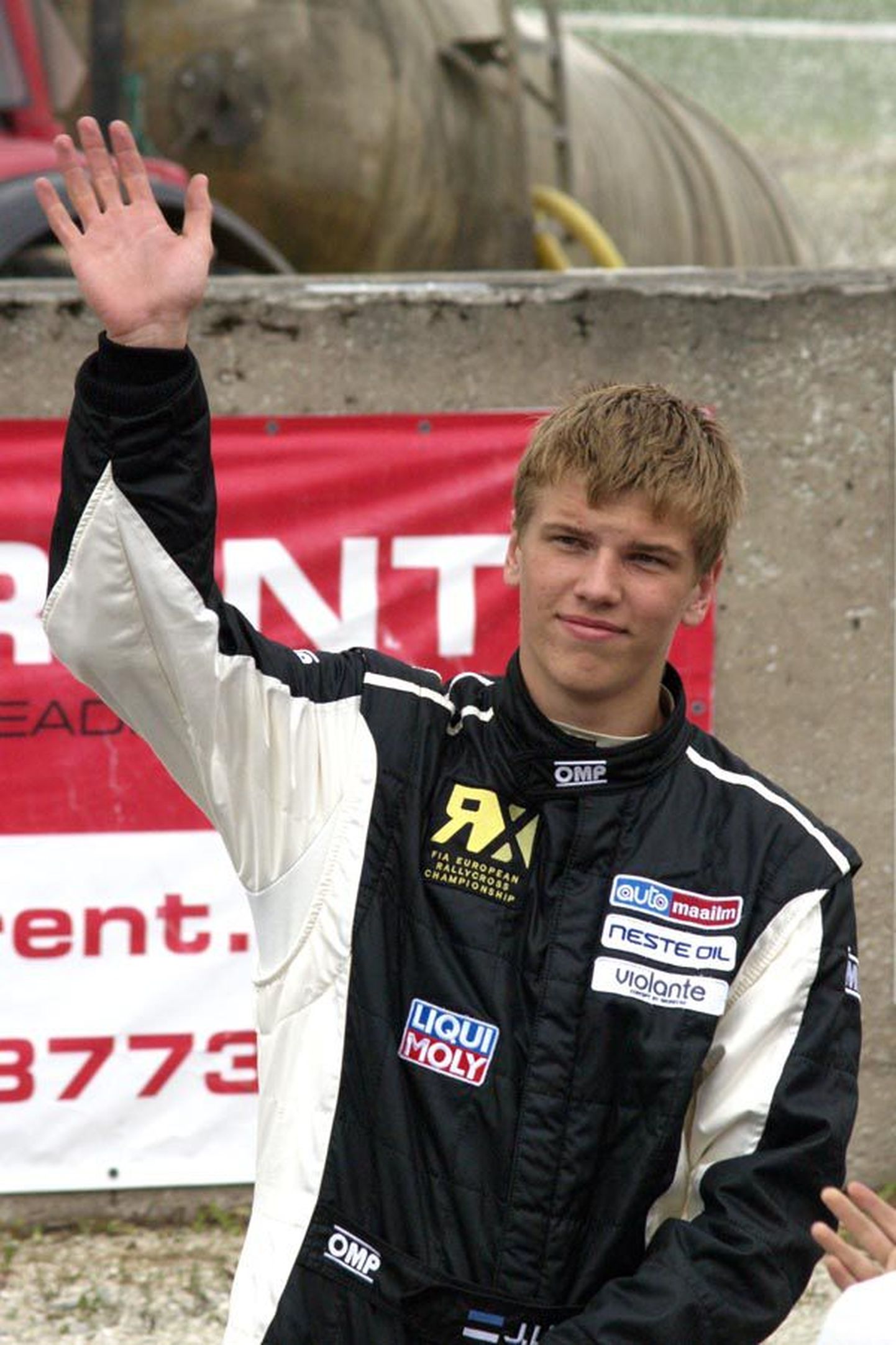Janno Ligur võidutses Põltsamaa lähedal peetud Eesti rallikrossi meistrivõistluste etapil.