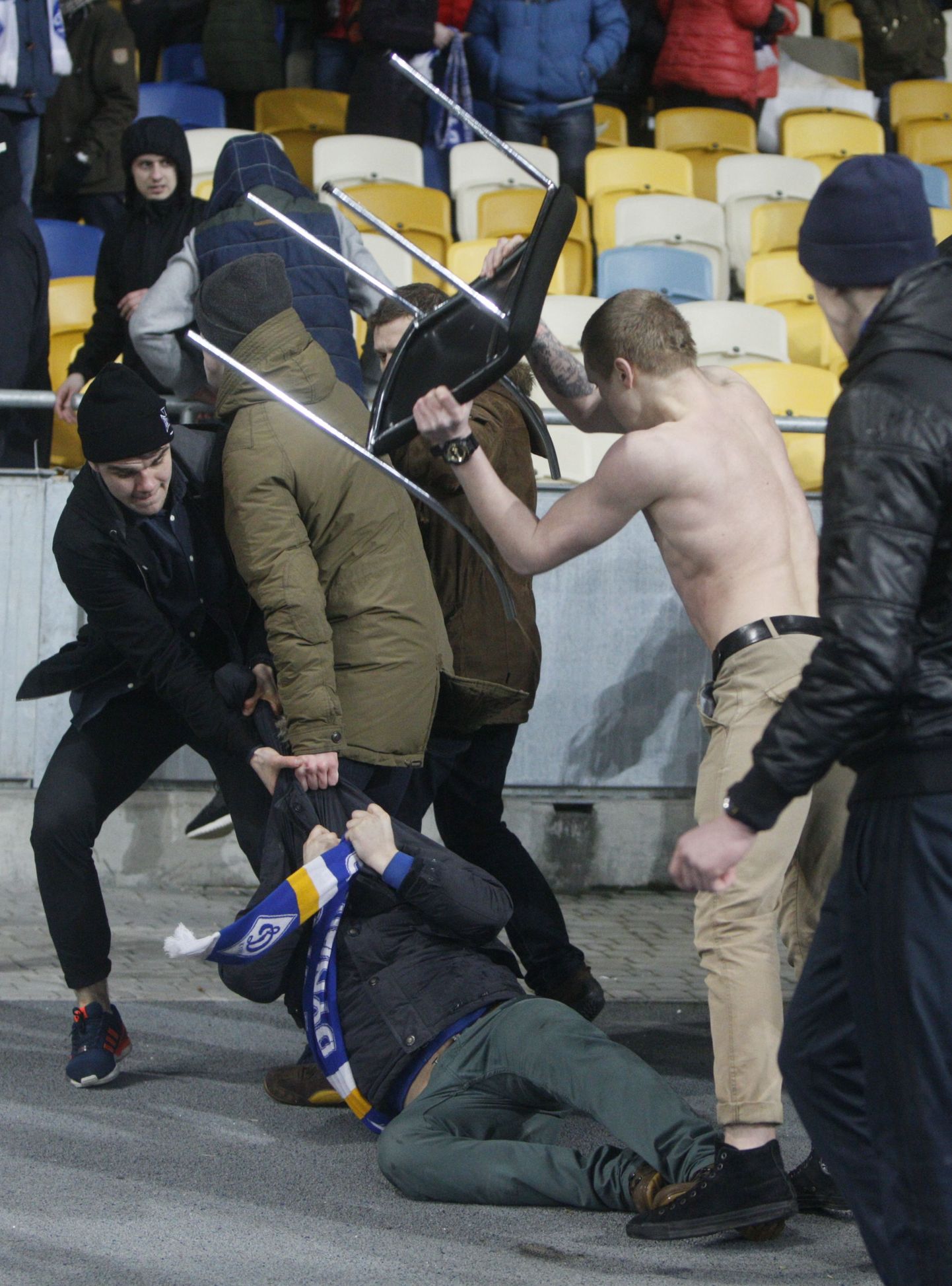 Беспорядки на стадионе в Киеве.
