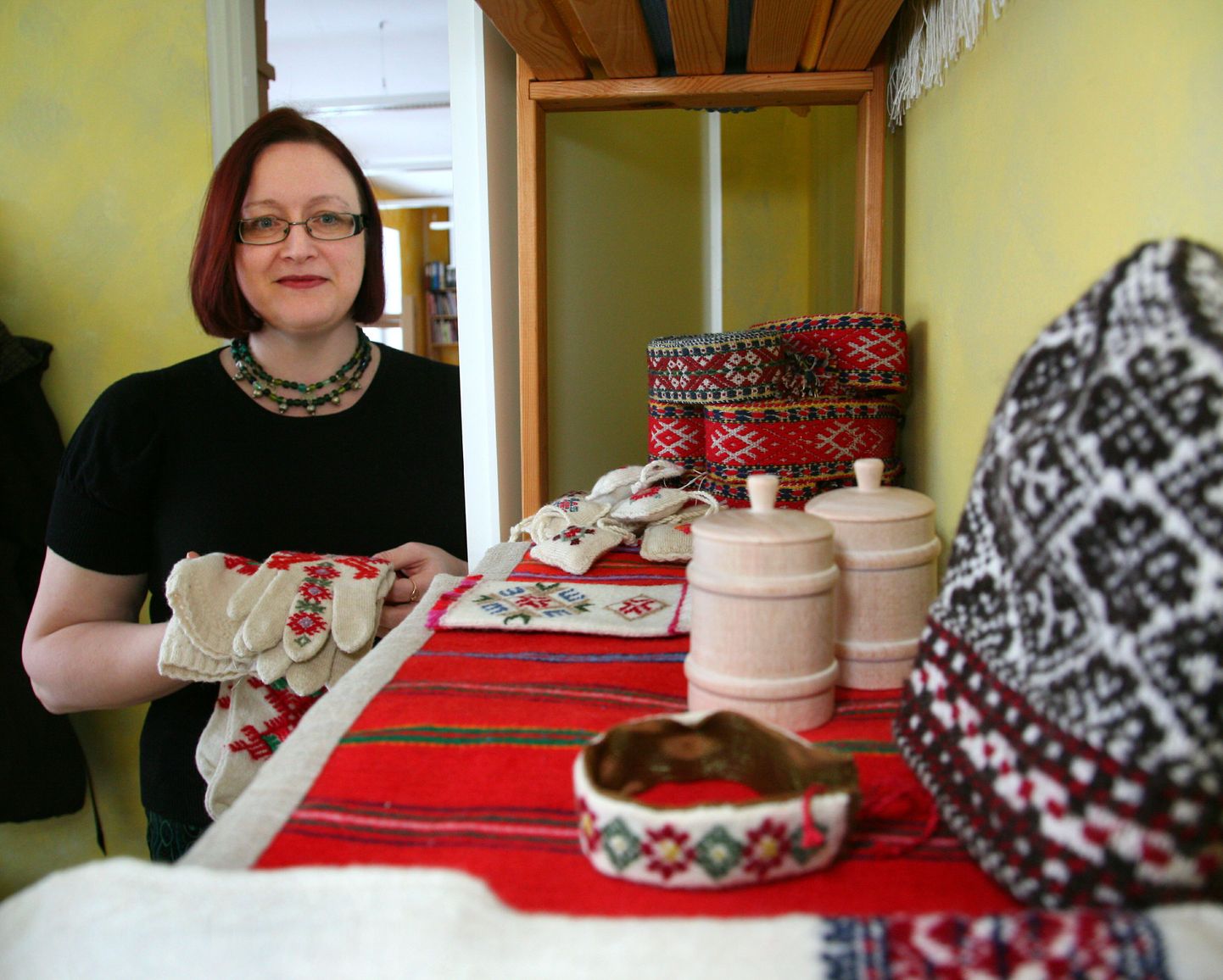 Veebruari alguses Tõstamaa vallavolikogult kõrgeima tunnustuse ehk vapimärgi pälvinud Anu Randmaale omistas Eesti rahvakunsti ja käsitöö liit nädalavahetusel tiitli "Pärandihoidja 2016".