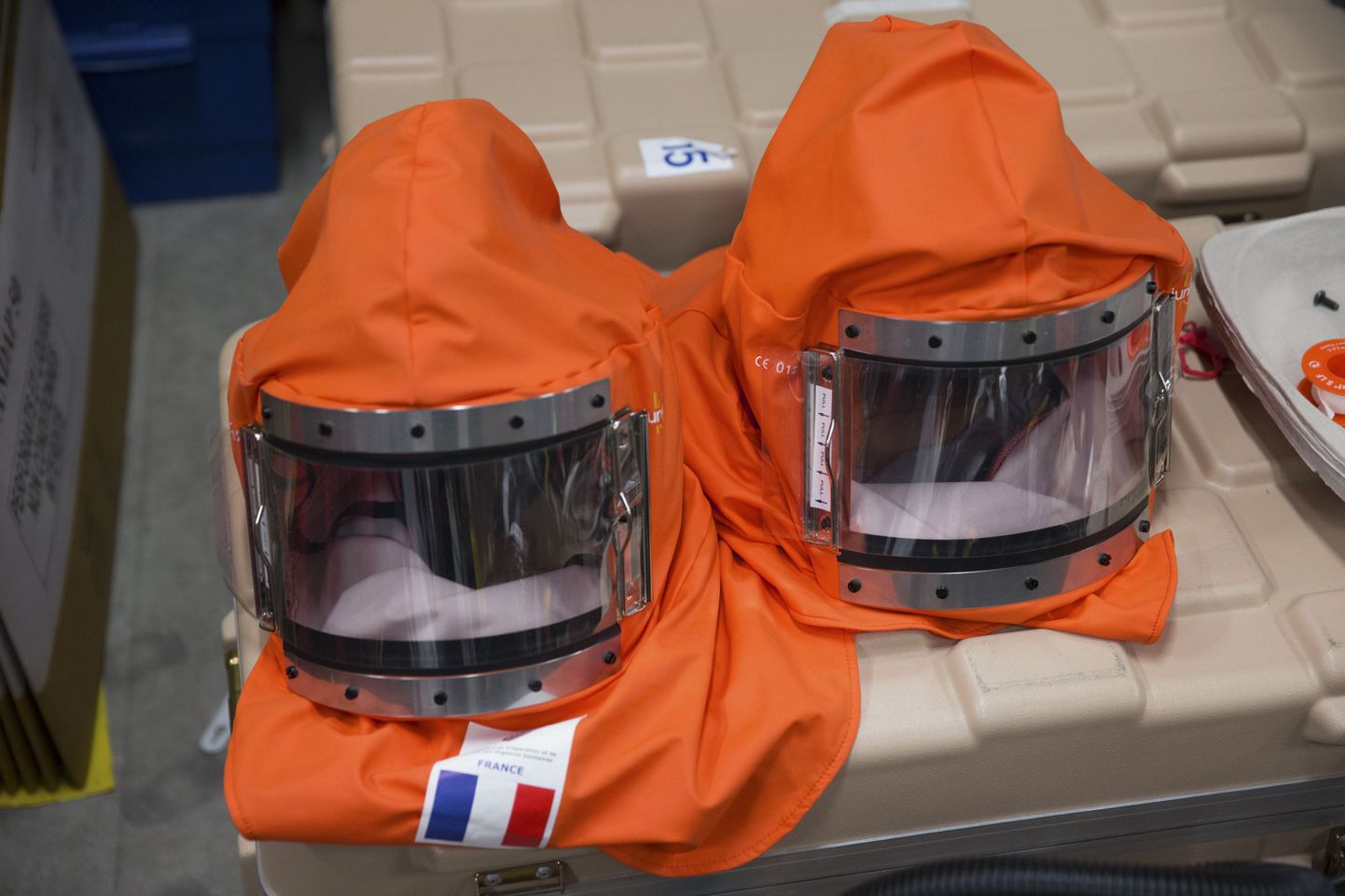 Maskid, mis kuulusid ebolahaigetega kokku puutunud Prantsuse vabatahtlike varustusse.