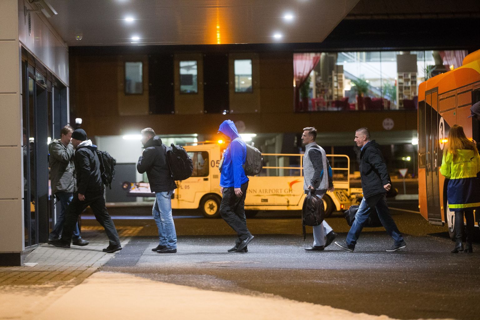 Laevakaitsjad saabusid Tallinna lennujaama