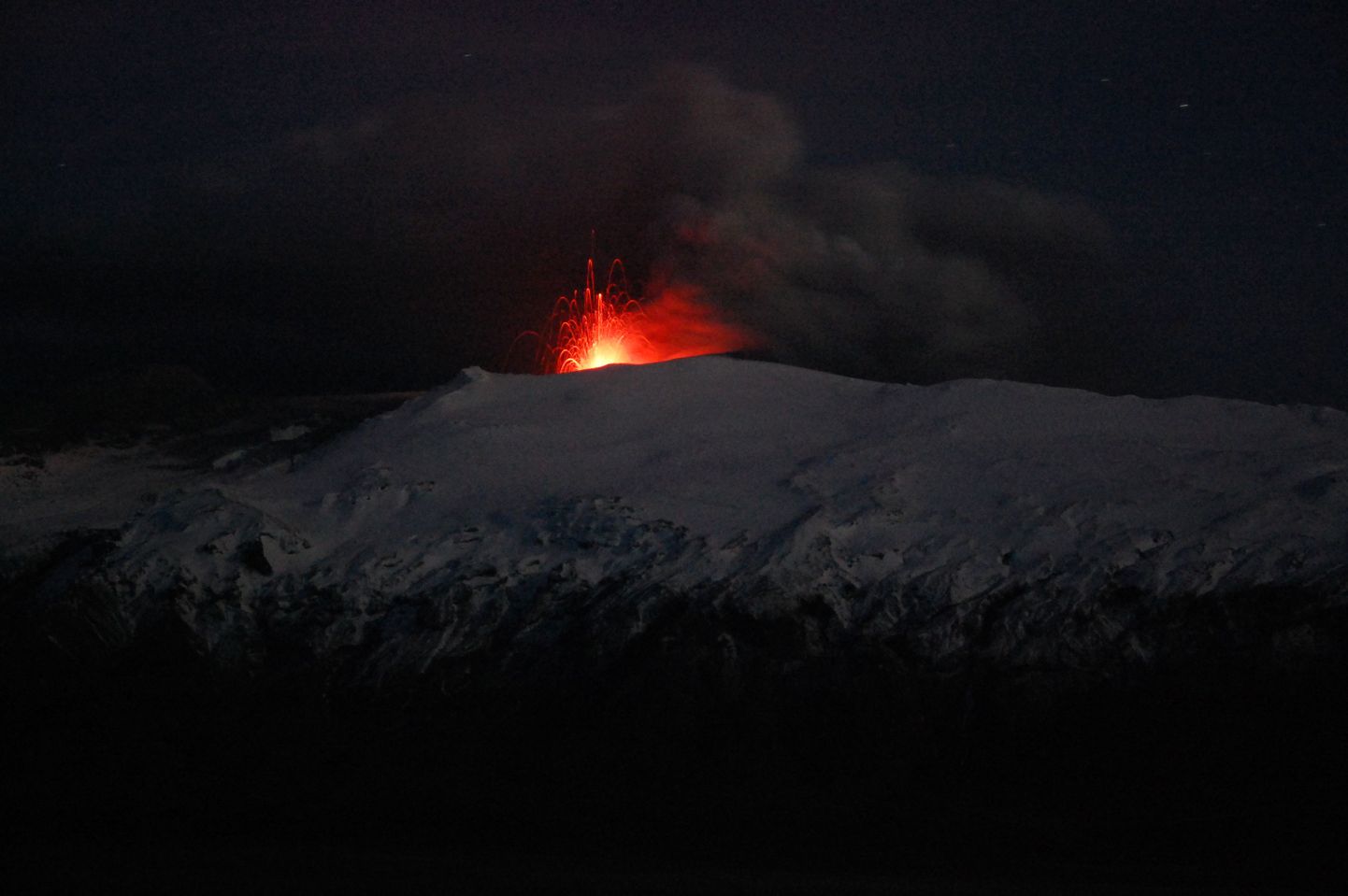 Вид на исландский вулкан.