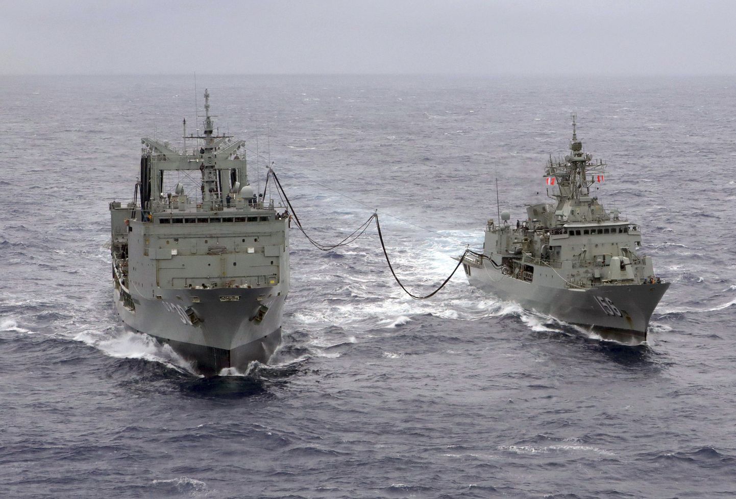 Austraalia mereväe laevad HMAS Success ja HMAS Toowoomba osalevad Malaisia lennuki otsingutel