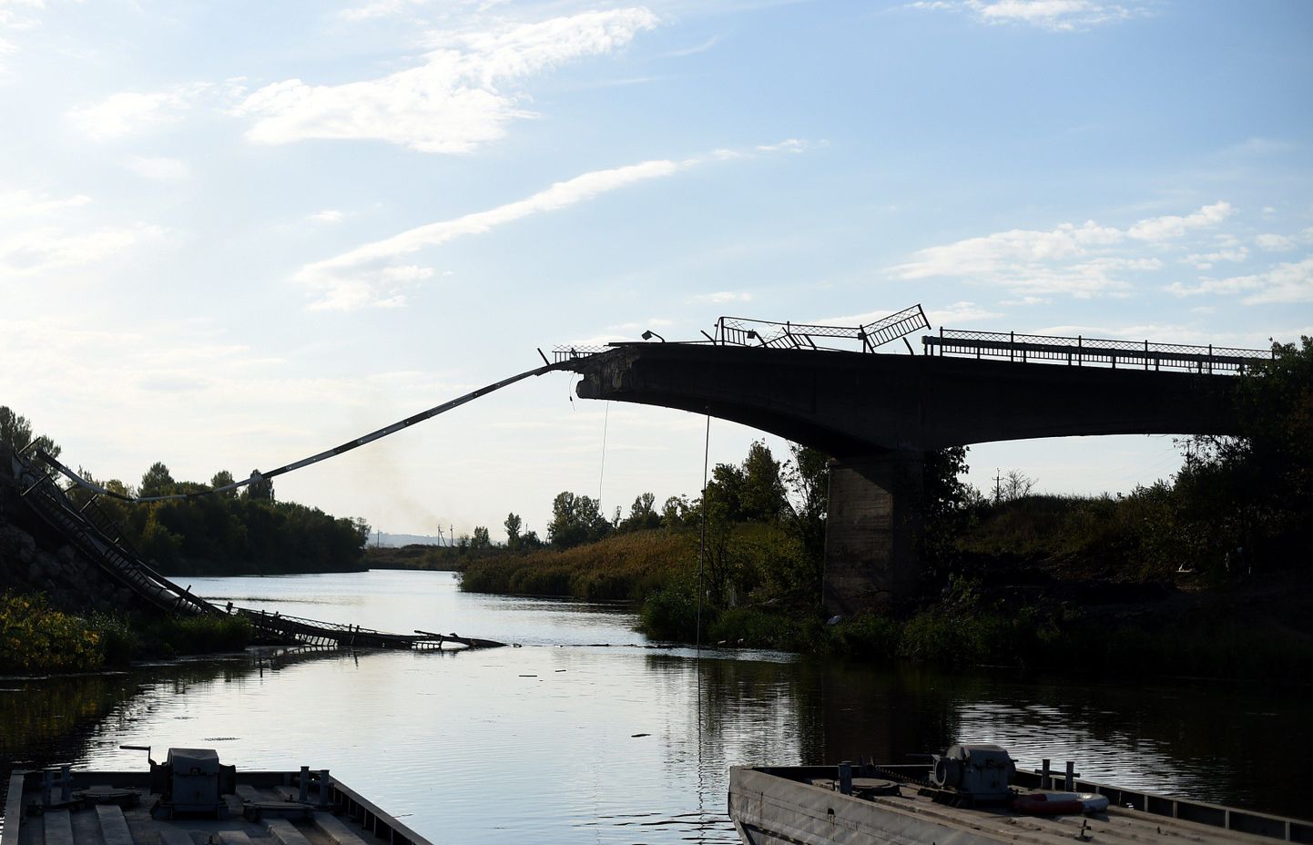 Hävinenud sild ja jõgi Donetski piirkonnas Slavjanski lähedal