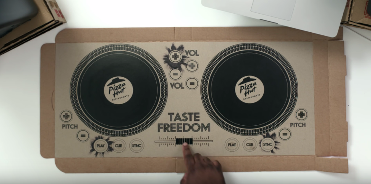 Maailma esimene mängitav DJ pizza karp