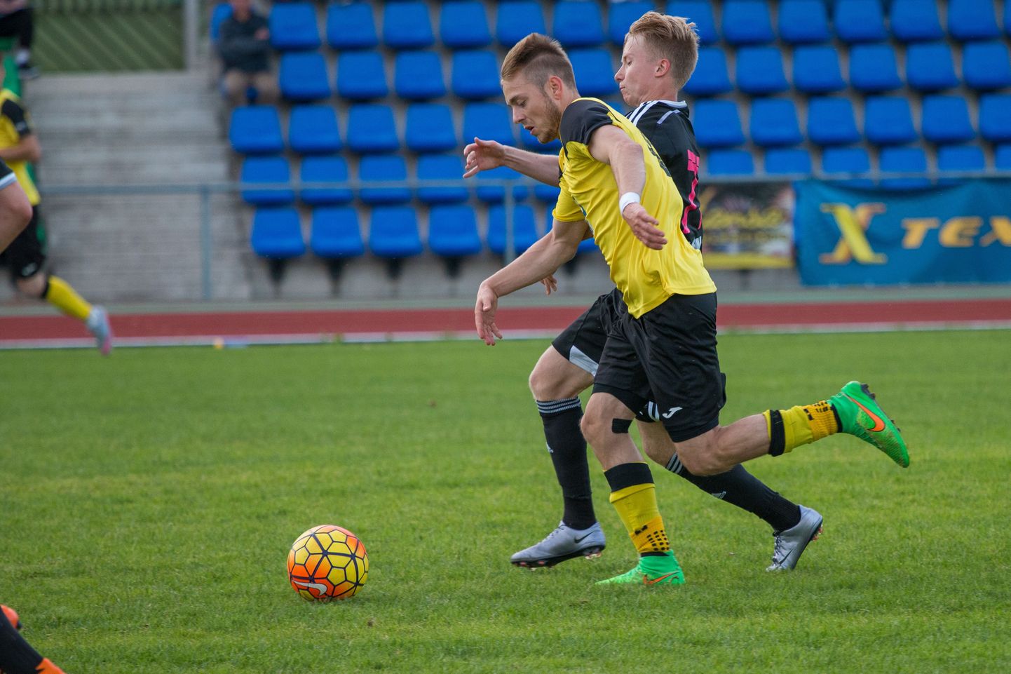 Eelmisest hooajast Tuleviku vormi kandnud Sander Kapper mängib hooaja lõpuni Tartu Tammeka koosseisus.