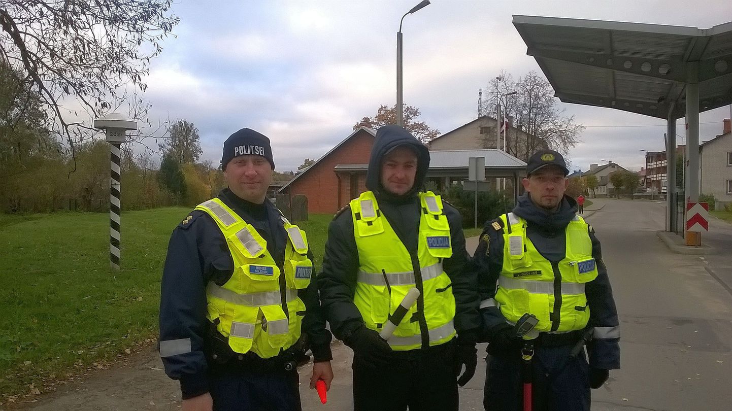 Valga patrulltalituse juht Renee Sildnik (vasakul) koos kahe naaberriigi kolleegiga.