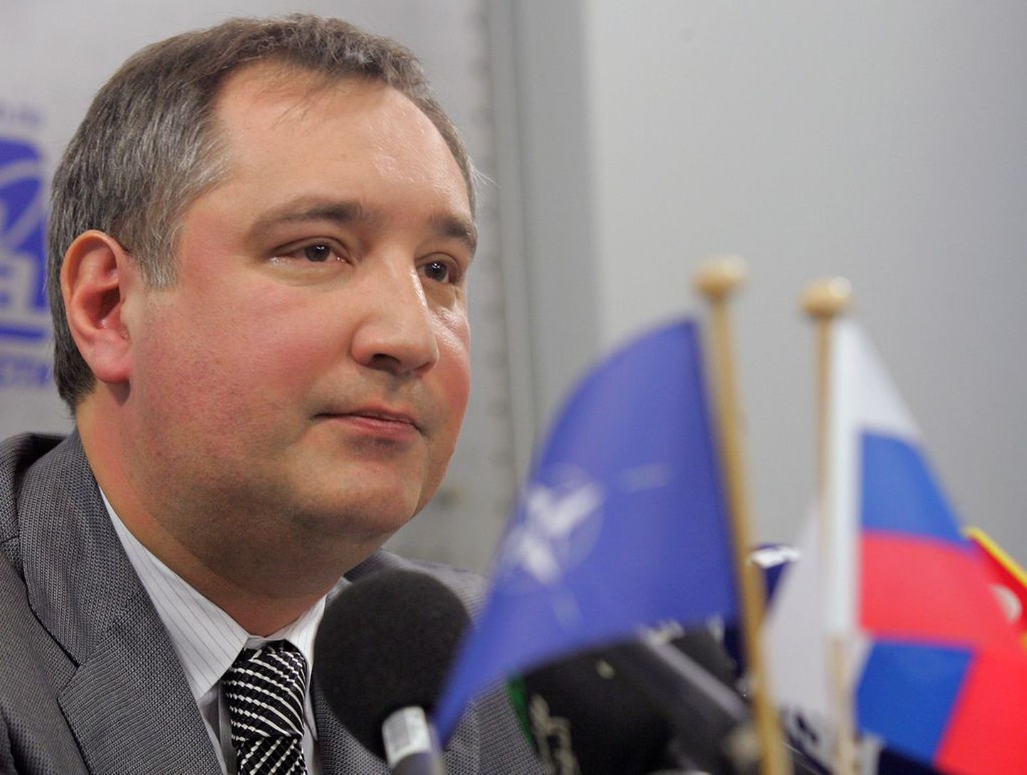 Venemaa alaline esindaja NATO juures Dmitri Rogozin andmas pressikonverentsi Moskvas..
