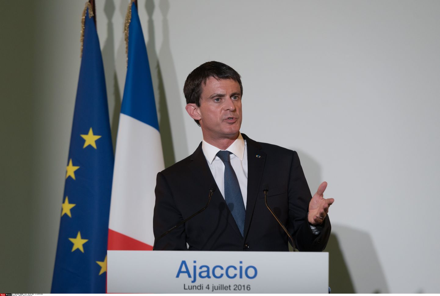 Manuel Valls Korsikal Ajaccios