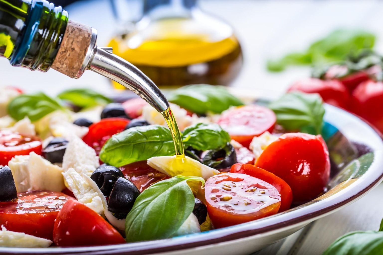 Vahemere toitumise alla käib rohkesti oomega-3 rasvhappeid sisaldav oliiviõli.