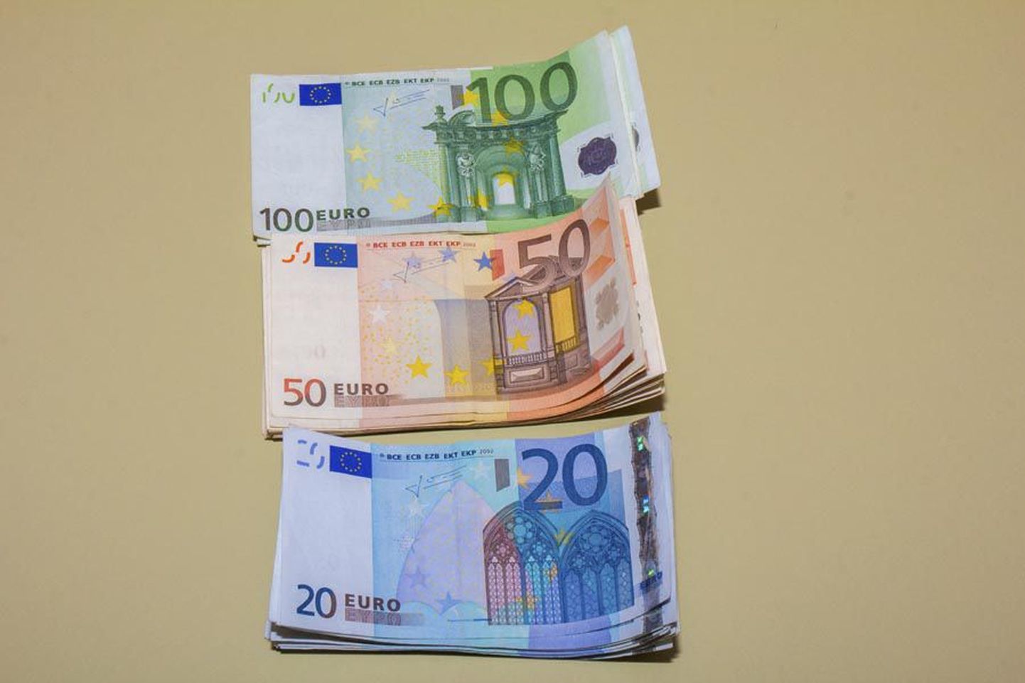 Lisaks suureneb 2015. aastal minimaalne kuupalk 390 euroni.