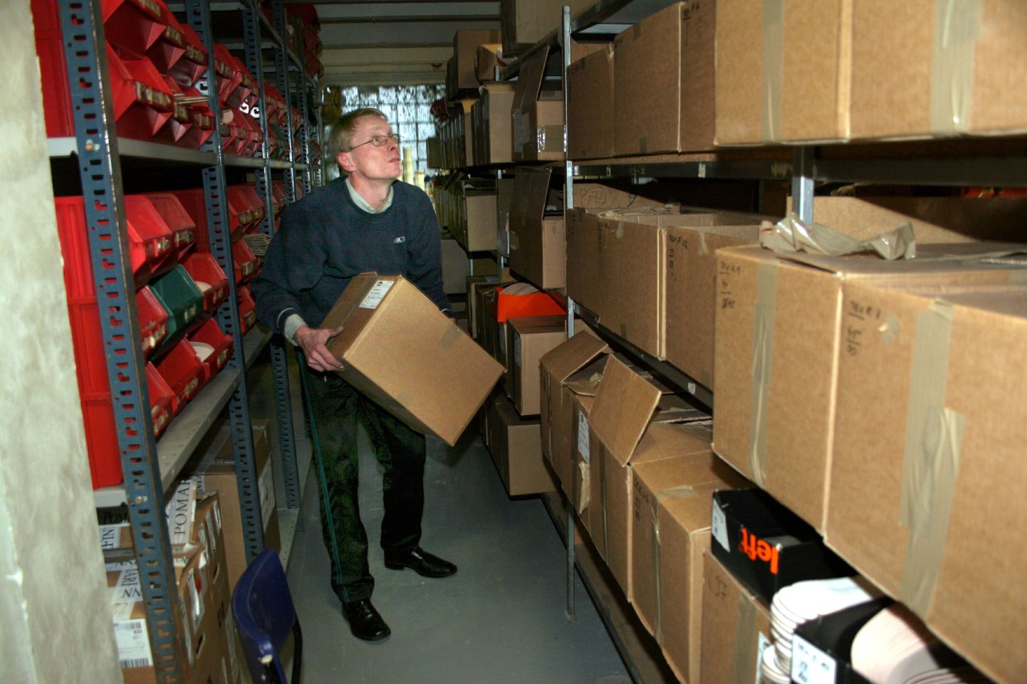 Peamiselt jalatsitootmisega tuntud firma Pomar (Pomarfin) sulgeb oma tehasekaupluse Pärnus. Pildil Pomari laoruumid.