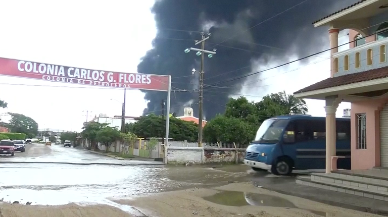 Tulekahju Mehhikos Pemexi naftatöötlemistehases