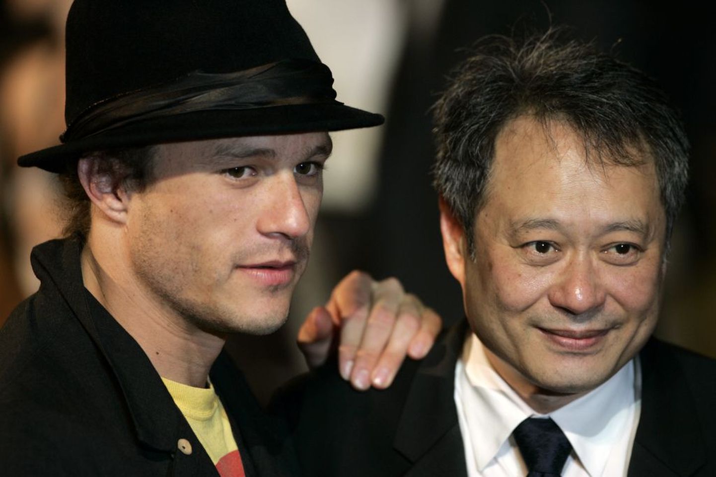 Heath Ledger koos «Brokebacki mäe» lavastaja Ang Leega Veneetsia filmifestivalil septembris 2007.