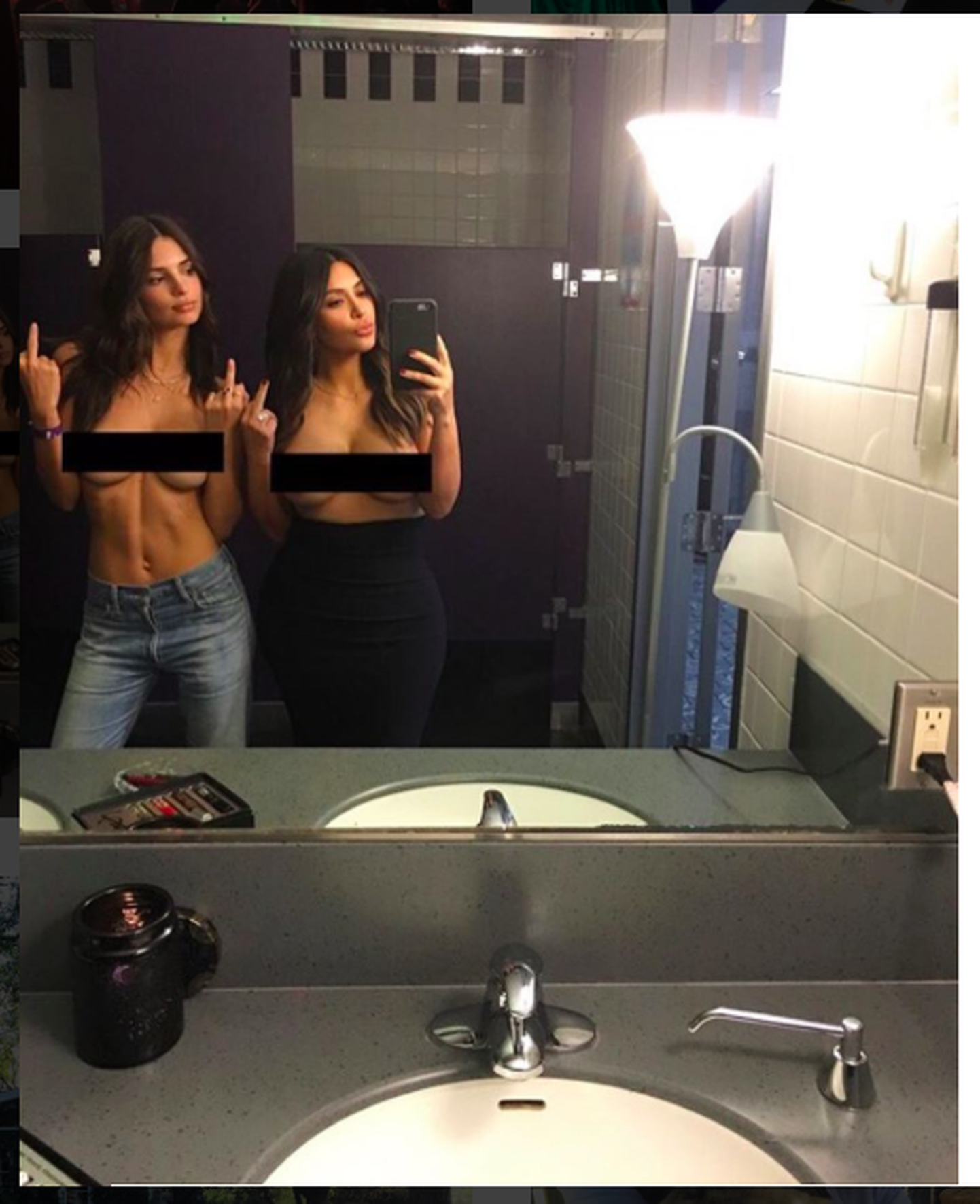 Emily Ratajkowski ja Kim Kardashian tõmbasid koos rinnad paljaks