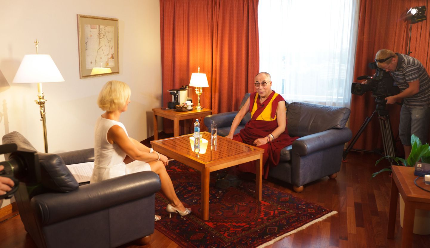 Tema Pühadus dalai-laama andis intervjuu Elo Mõttus-Leppikule Kanal 2st.