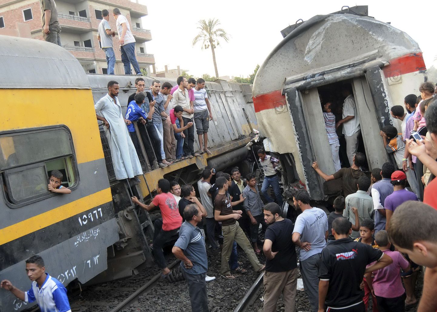 Kairo lähistel põrkas kokku kaks rongi.