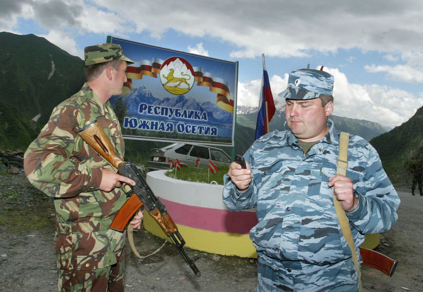 Lõuna-Osseetia sõdurid Nižni Ruki piiripunktis.