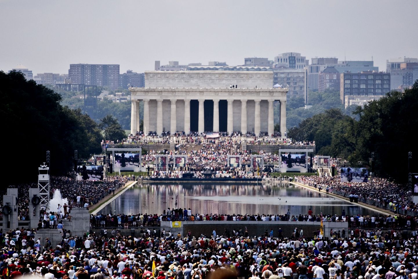Tuhanded inimesed eilsel üritusel Washingtonis.
