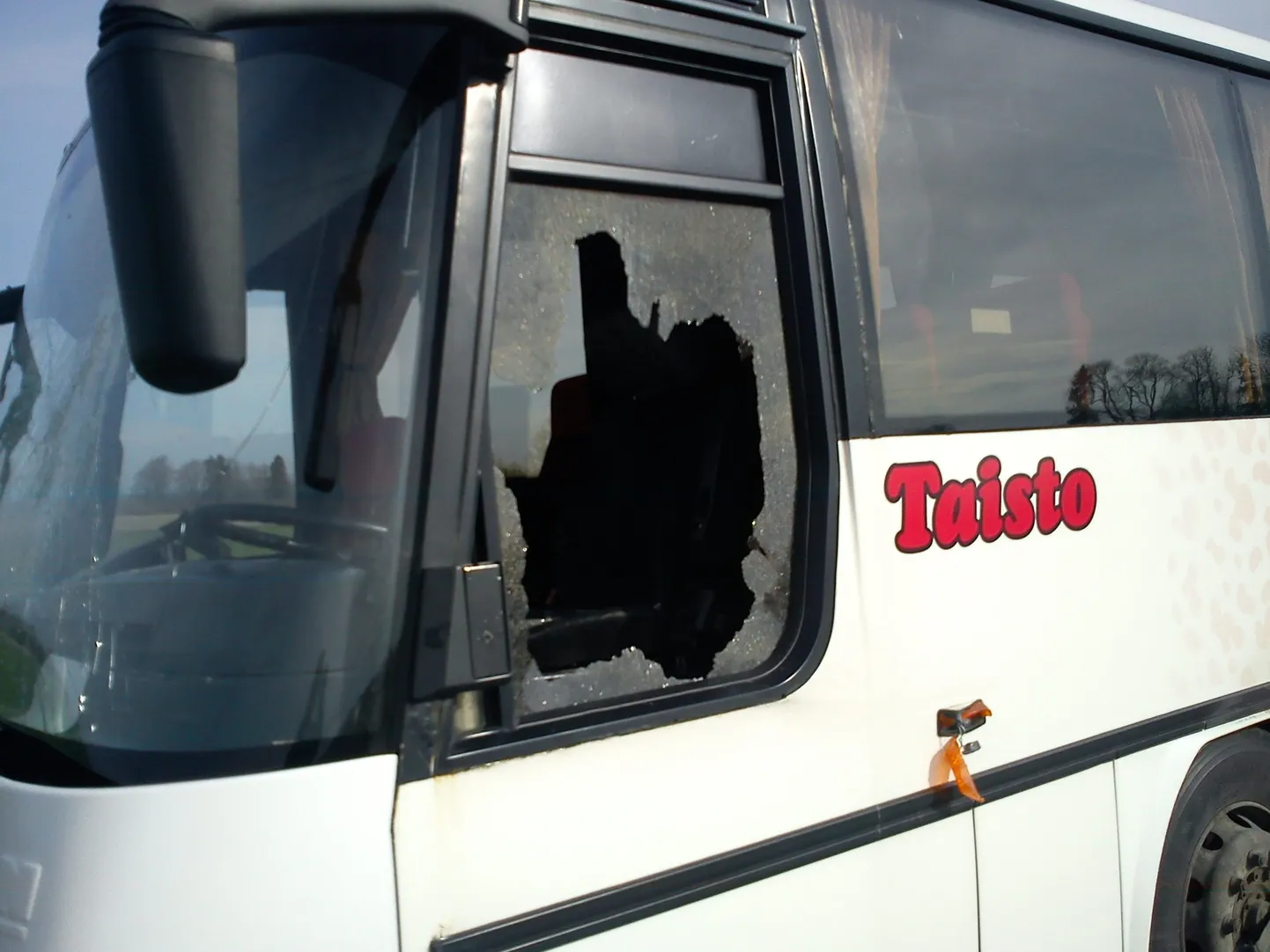 Повредженный автобус фирмы Taisto