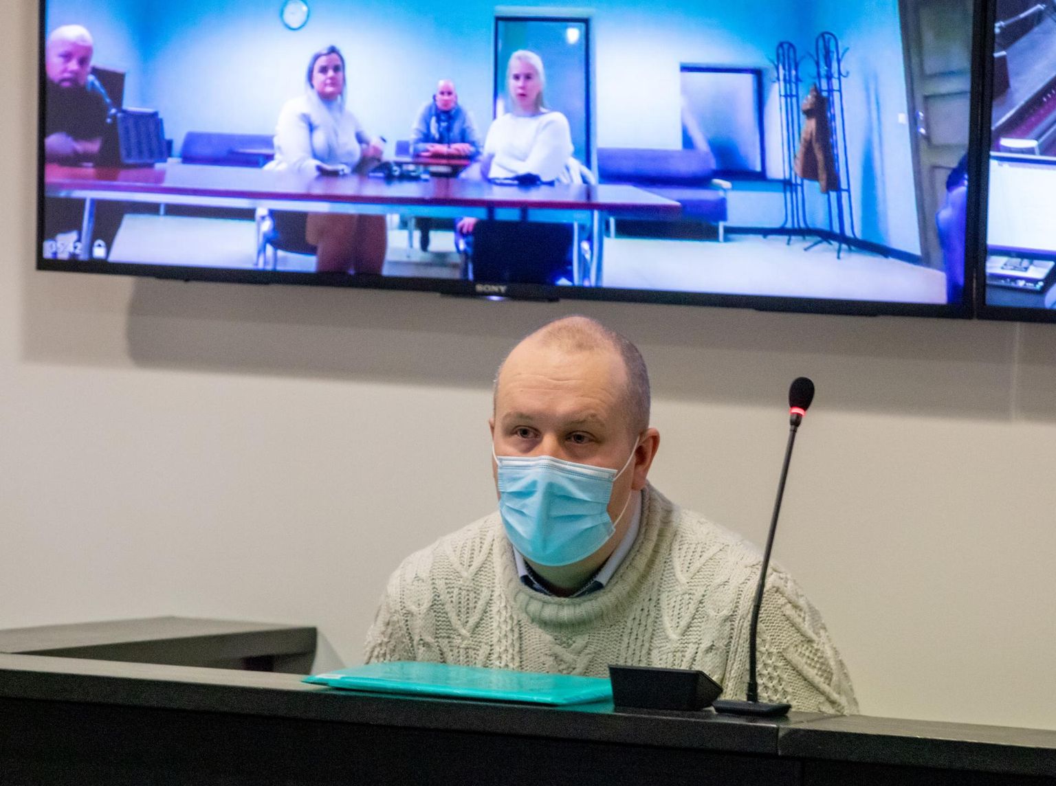 Kohus asus täna üle kuulama mullu suvel Lihulas kaks inimest tapnud Mikk Tarrastet.