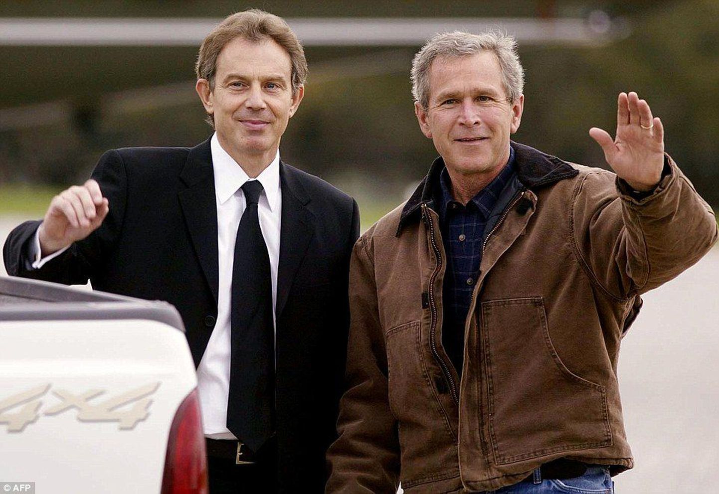 USA president George W. Bush ja Briti peaminister Tony Blair 2002. aastal Bushi rantšos Texases Iraagi küsimust kaalumas.