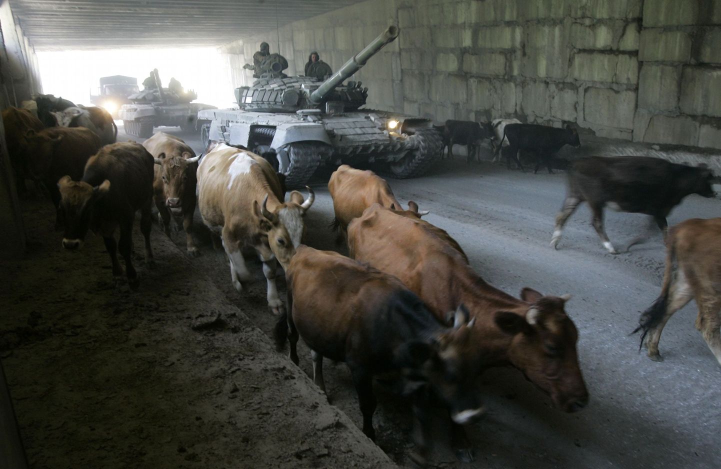 Venemaa väeüksused Roki tunnelis.