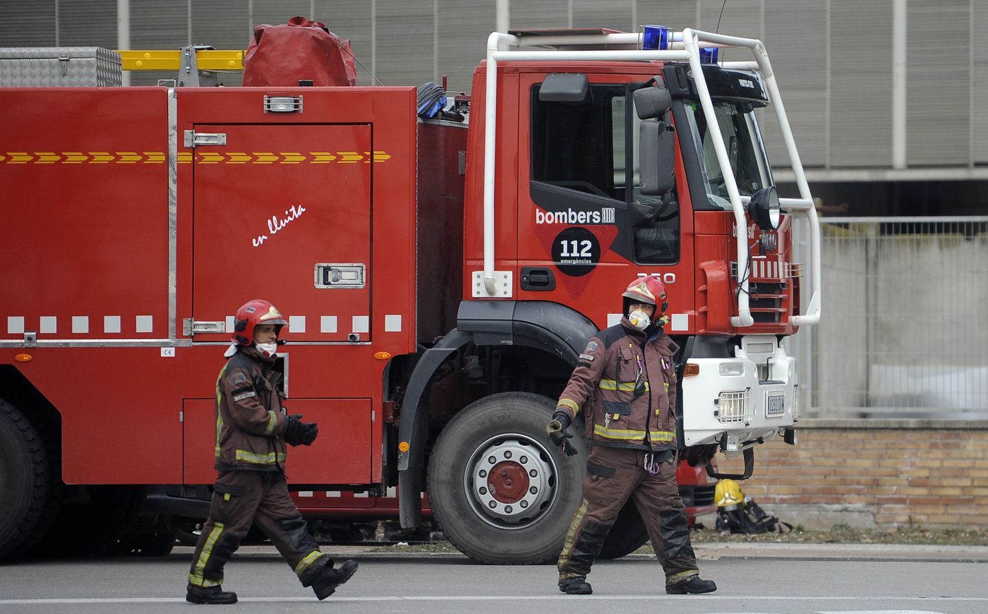 Hispaania tuletõrjujad 2015. aasta veebruari keemiakombinaadi plahvatuse sündmuskohas.