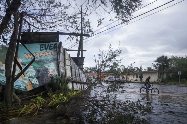 Orkaan Irma vaibudes seisavad inimesed silmitsi selle tekitatud kahjuga.