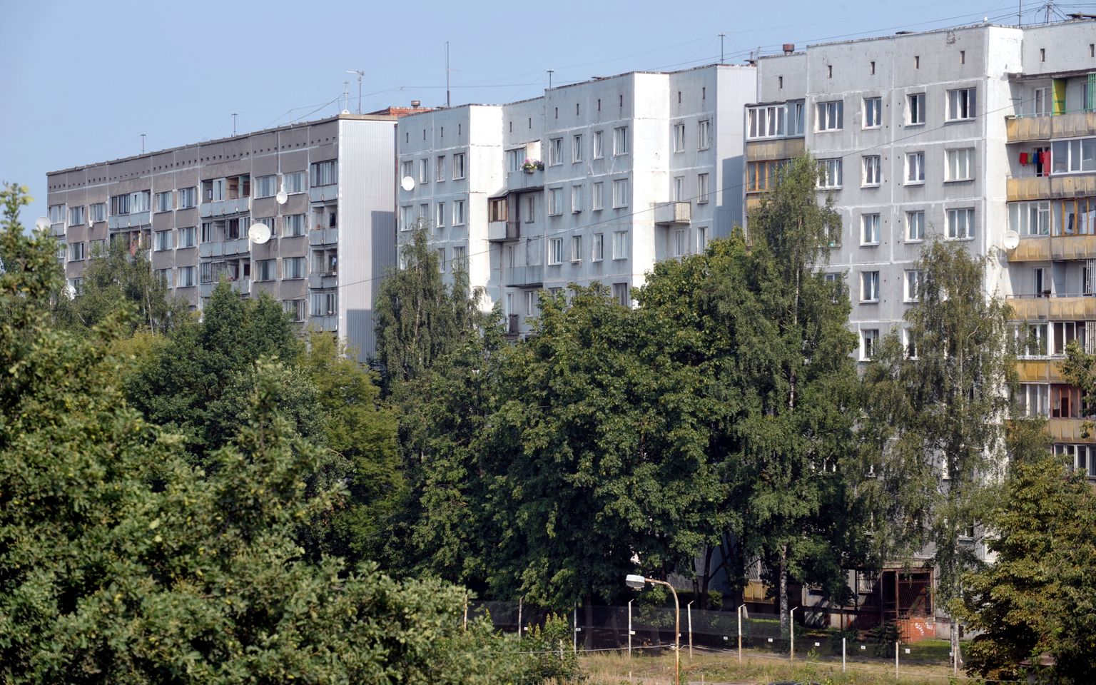 Daudzdzīvokļu mājas Ķengaragā.