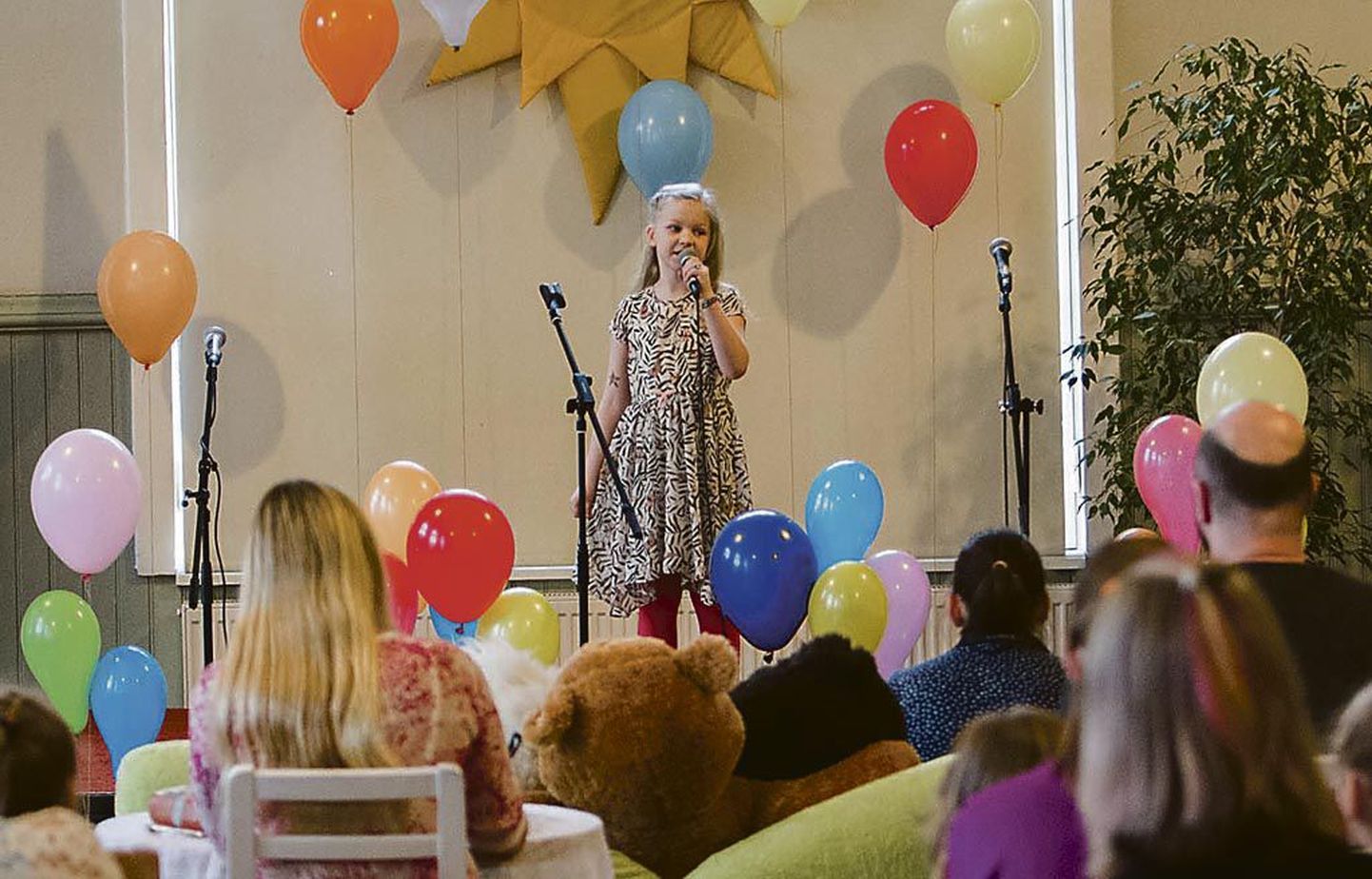 Tänavuse võistluse üks soliste kuueaastane Iti Eliise Jõul õpib laulmist Ester Murrandi laulustuudios.