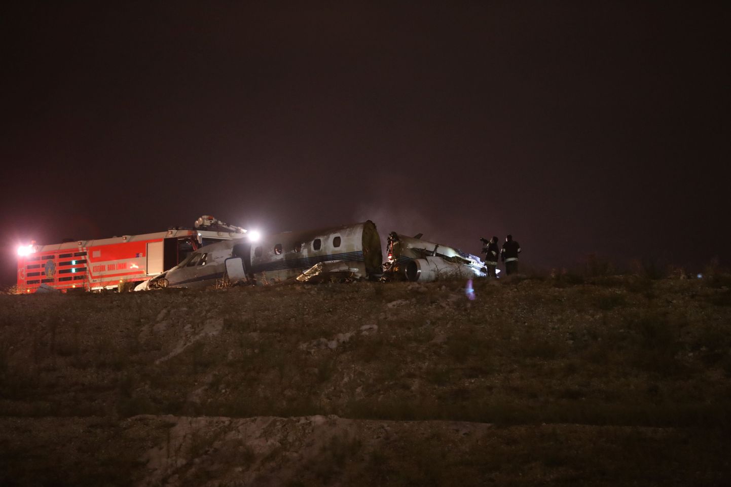 Purunenud lennuk Istanbuli lennuväljal.
