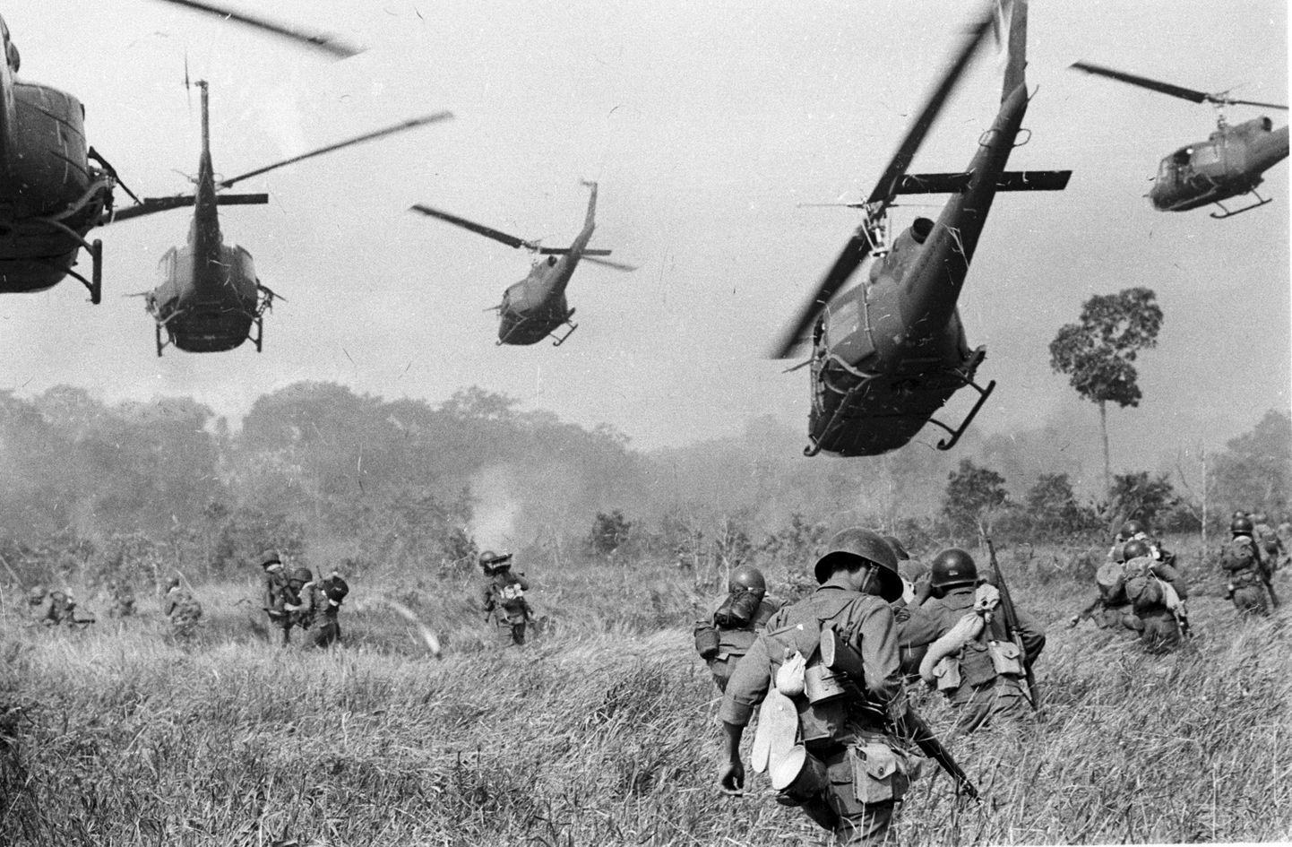 1965: USA kopterid katmas Lõuna-Vietnami vägede pealetungi.