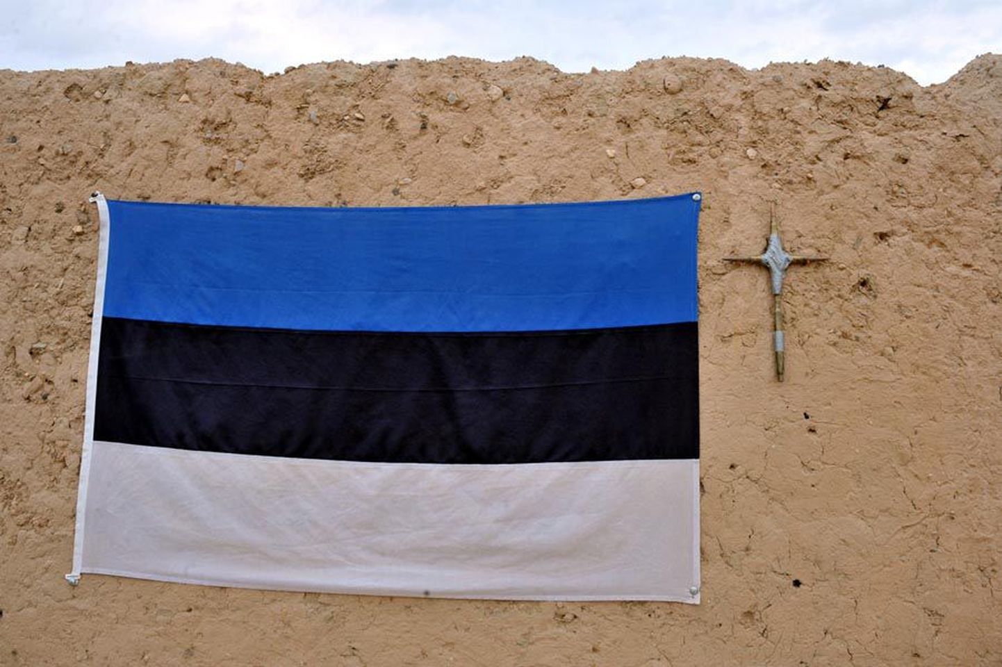 Helmandi provintsi pealinnas pakiti lipp kokku. Eesti kaitseväelased jätkavad teenistust Camp Bastioni sõjaväebaasis.