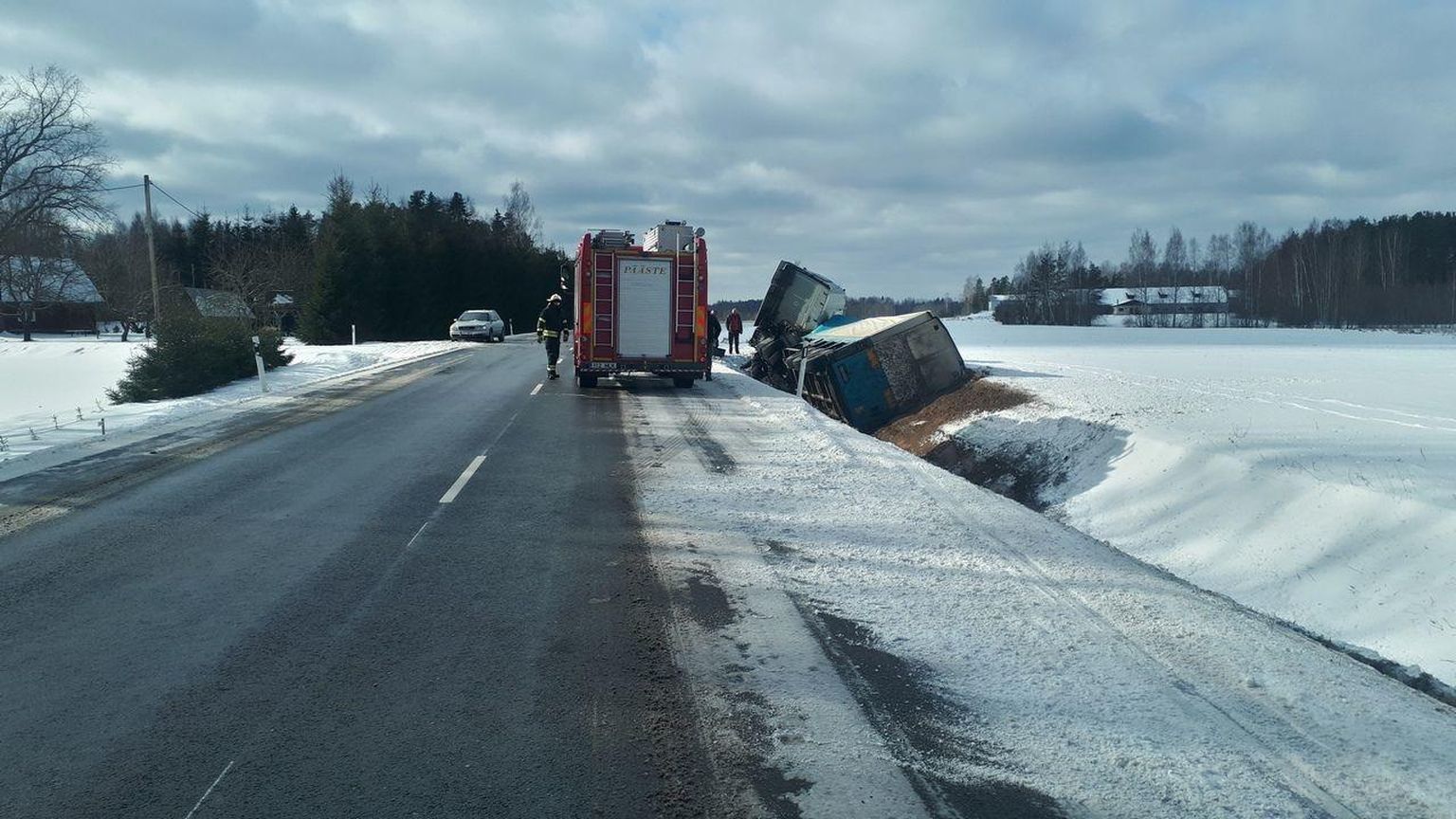Autojuhtidel tuleb valida ilma- ja teeoludele vastav sõidukiirus