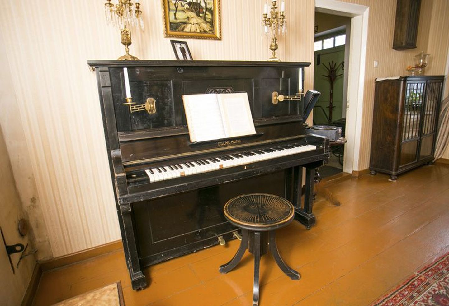 Kunagi maailmakuulsale heliloojale kuulunud klaveri taha on istuma oodatud ka teised virtuoosid.
