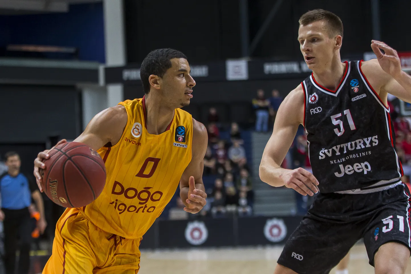Tai Webster (palliga) Istanbuli Galatasaray särgis.