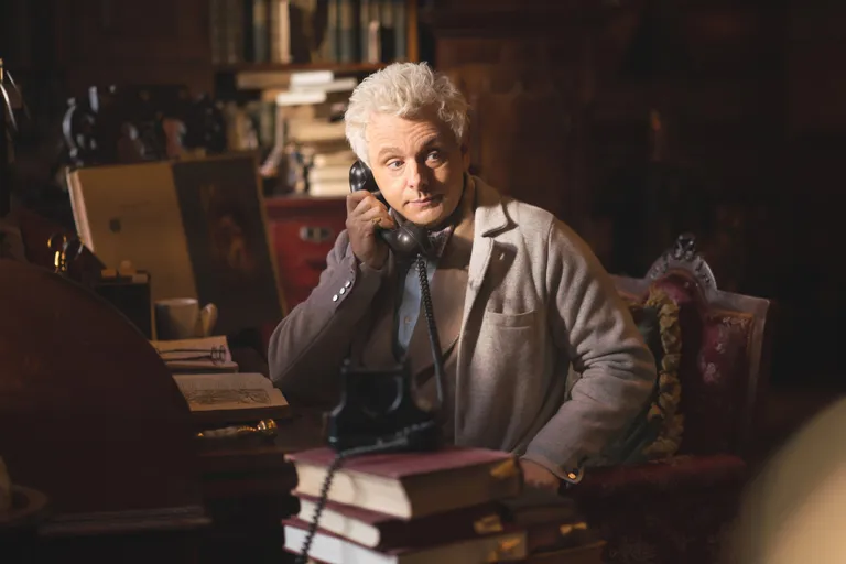 Michael Sheen telesarjas «Good Omens», mille saatus on nüüd ebakindel.