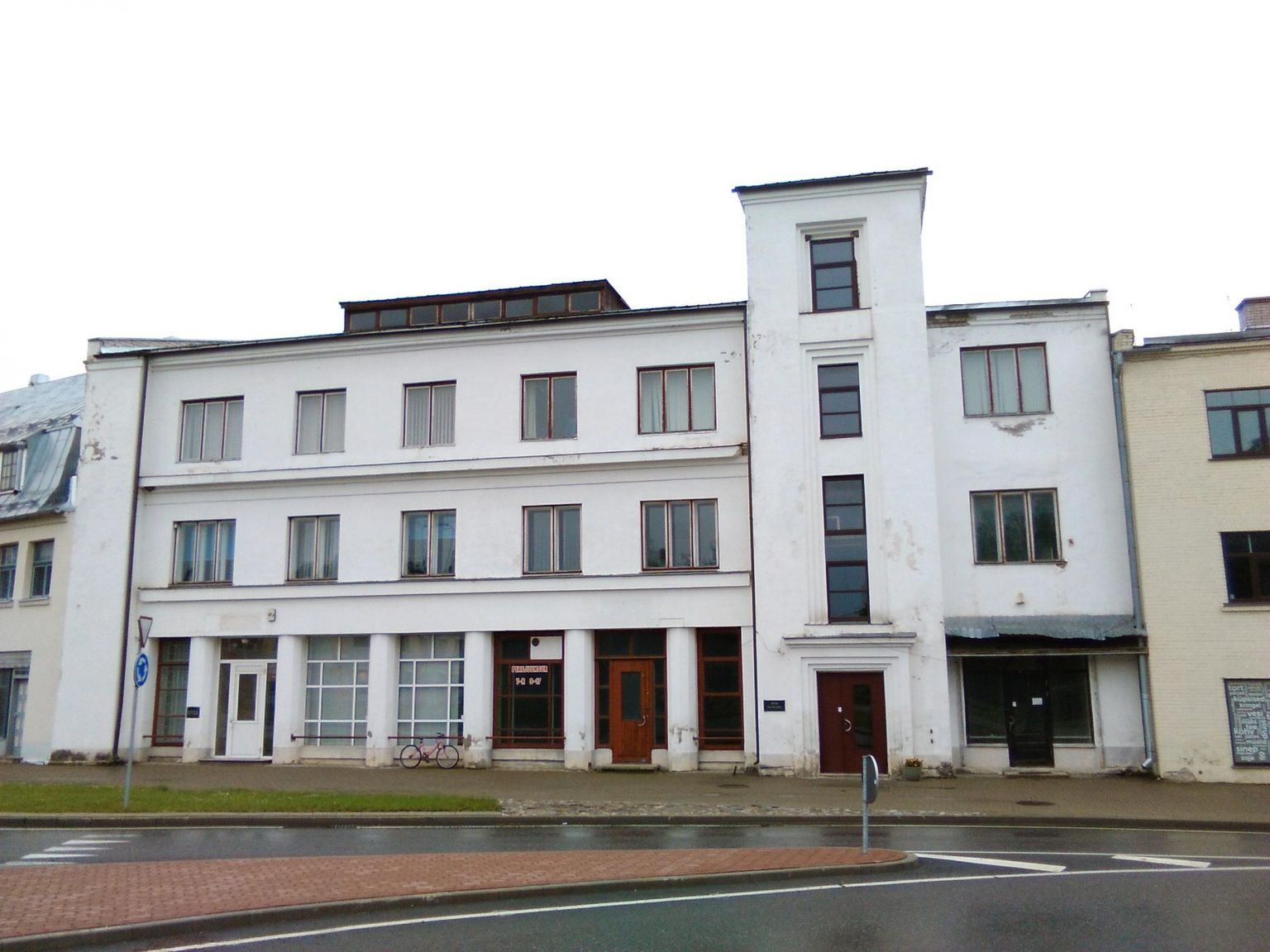 Tõrva tervisekeskuse tarbeks läheb remonti hoone kesklinnas aadressil Tartu 4, kus meedikud praegugi tegutsevad.