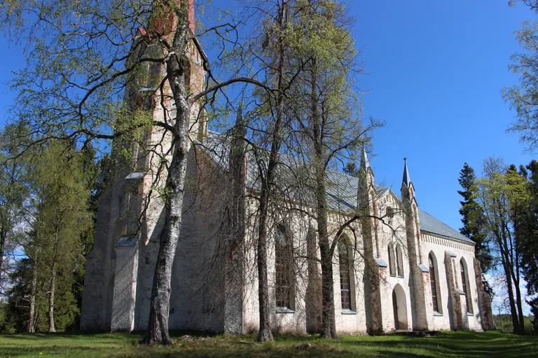 Lohusuu kirik.