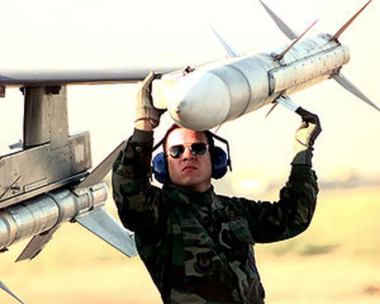 AMRAAM tüüpi rakett