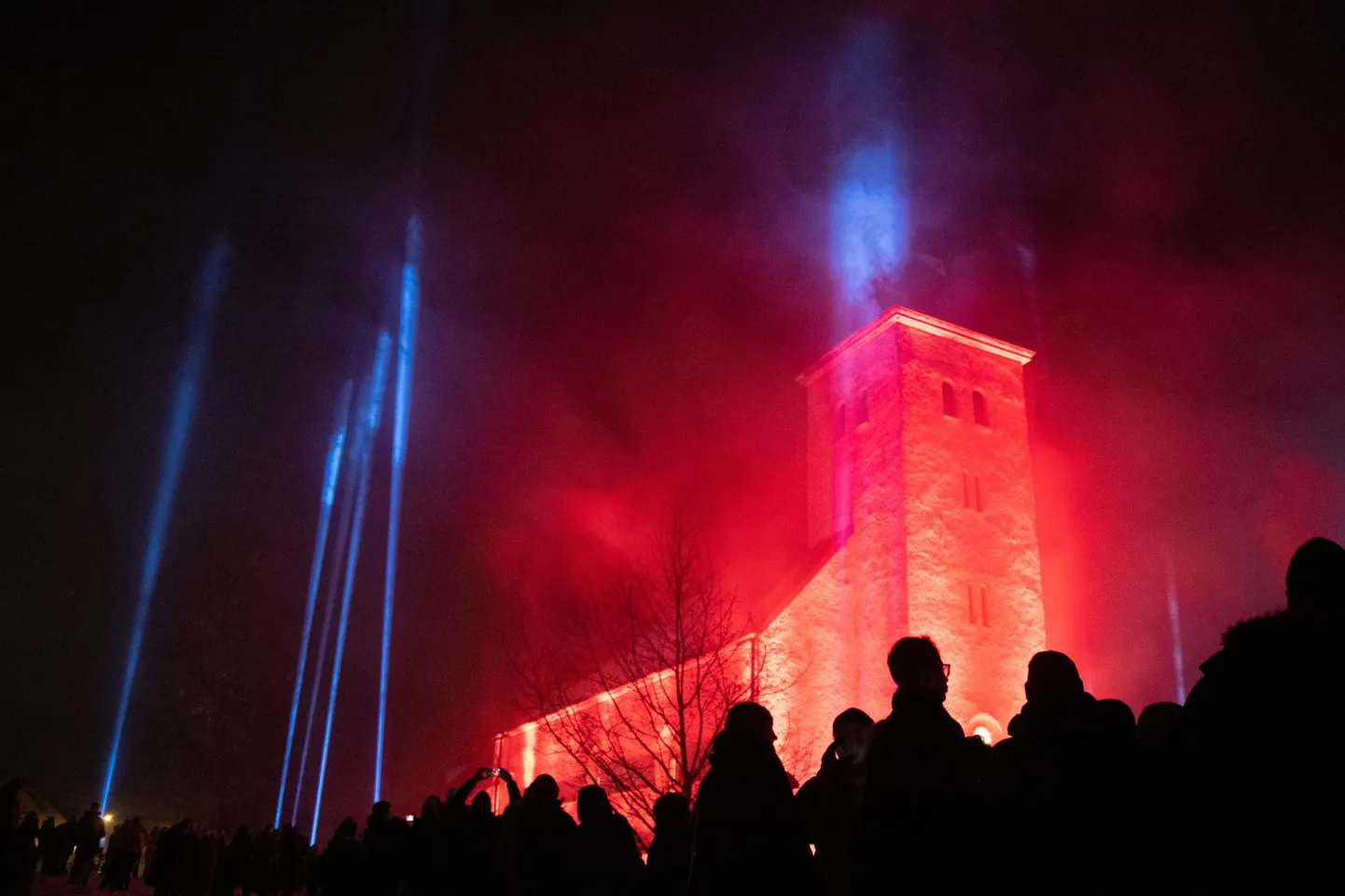Огненное и световое шоу Wiljandi wirvalised в честь Нового года в Вильянди.